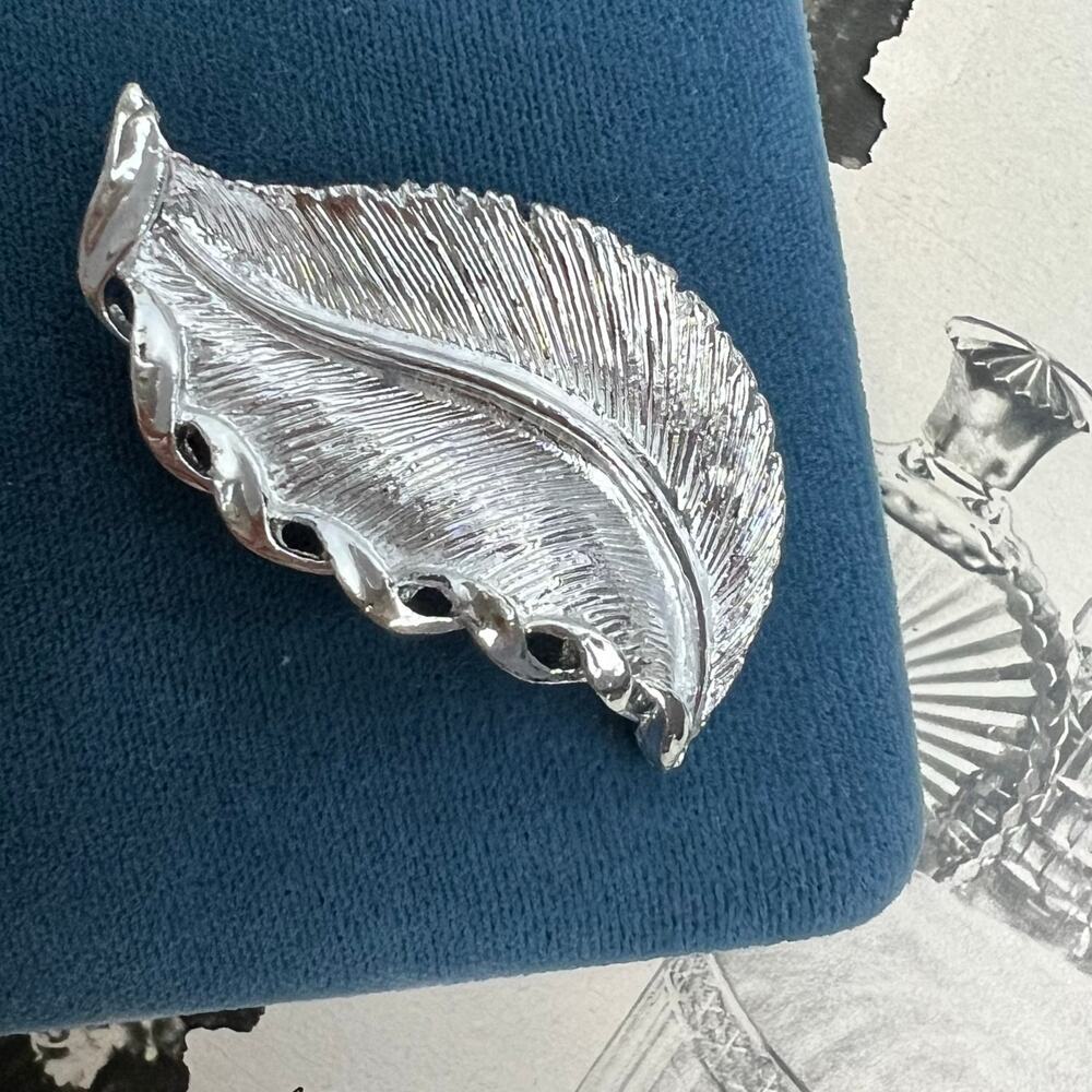 Vintage 1960s Gerry’s Silver Tone Leaf Brooch Pin Elegant Nature‎ Jewelry
